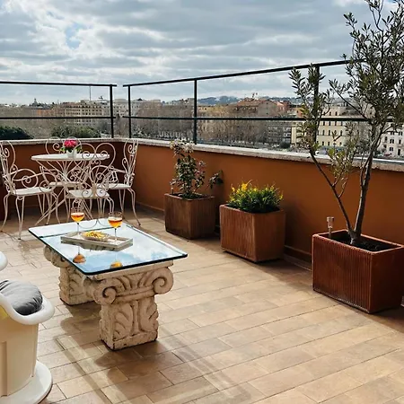 Terrazza Urania - Penthouse Terrace With 360 View Of Bed and breakfast